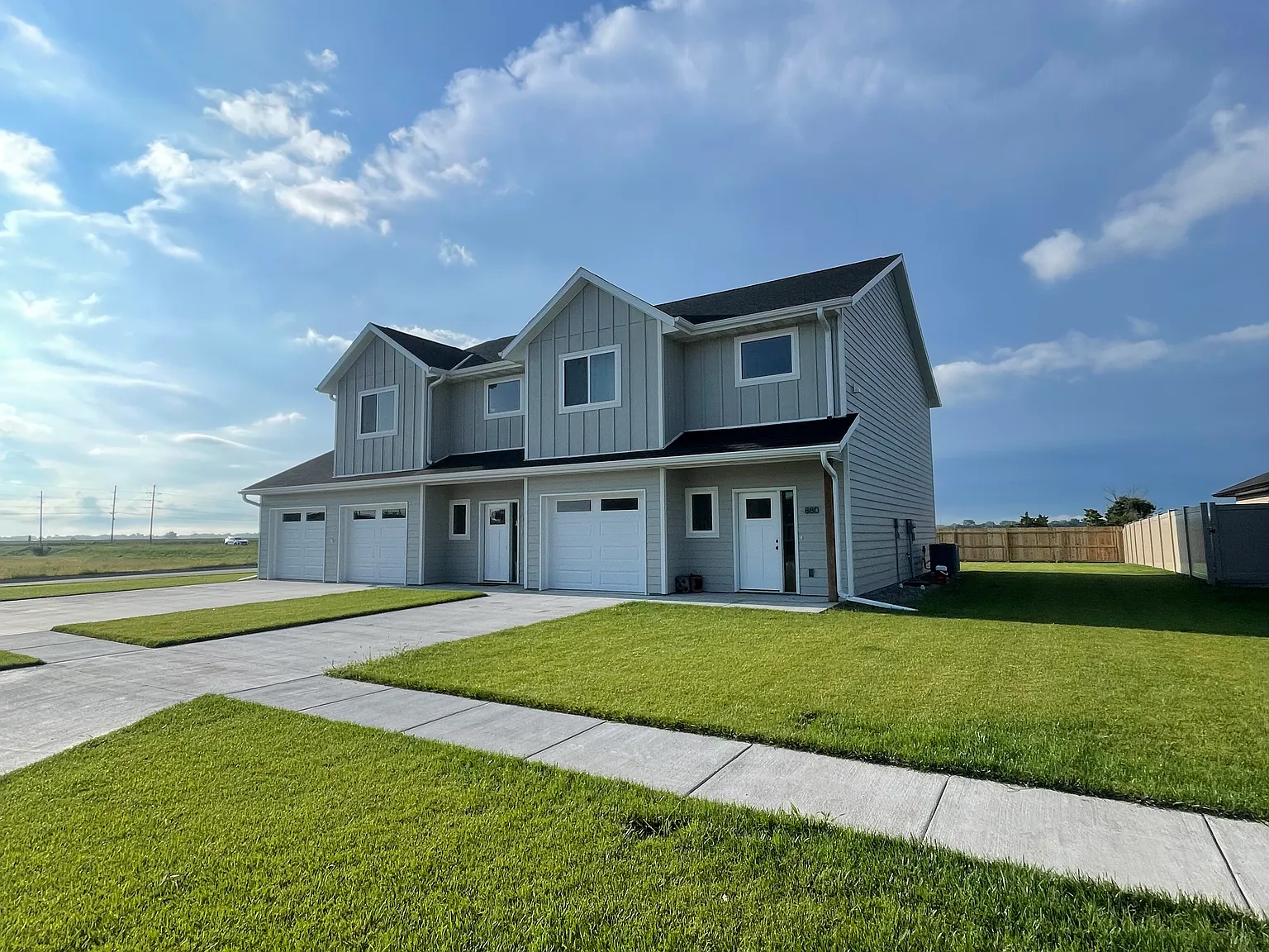 3 bed, 2.5 bath, 1557 sqft, $1,500 — Photo 2