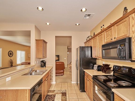 3rd image of 1165 E Blackfoot Daisy Dr
