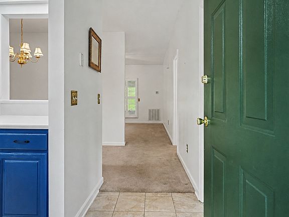 3rd image of 120 Eastdale Ln