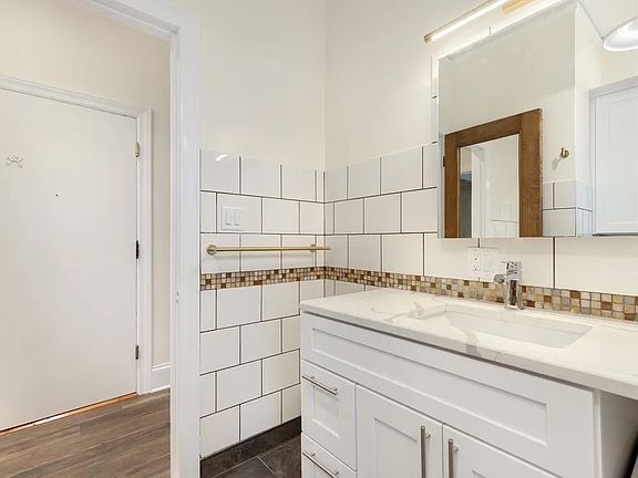3rd image of 1020 W Ardmore Ave APT 1C