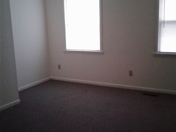 5th image of 202 E 33rd St #1