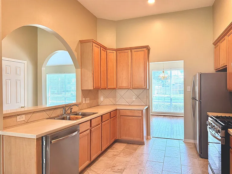16518 Wheatmill Ct — Photo 5
