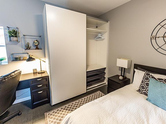 Custom sliding closet