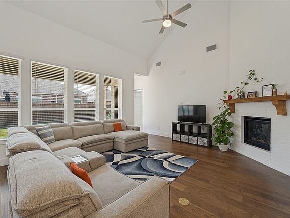 5th image of 1316 Buttercup Ave