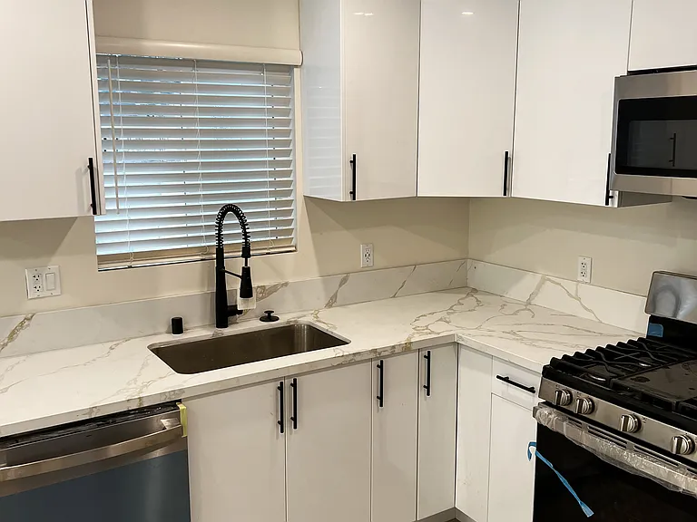7017 Jamieson Ave — Photo 8