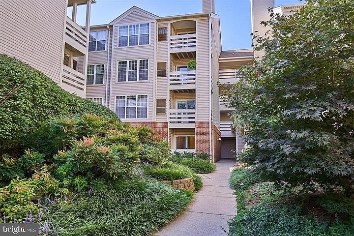 1st image of 244 S Reynolds St APT 112
