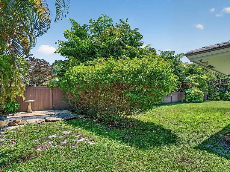 2701 NW 107th Ave — Photo 37