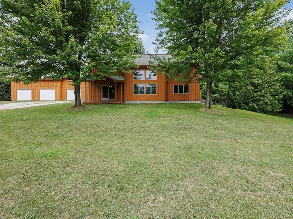 3005 Penneywood Dr, Jackson, MI 49201