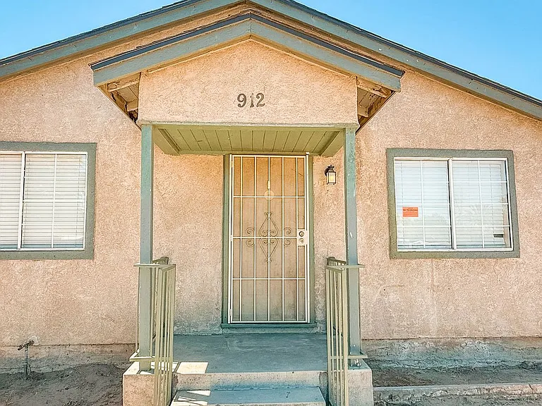 912 Bradshaw St — Photo 2
