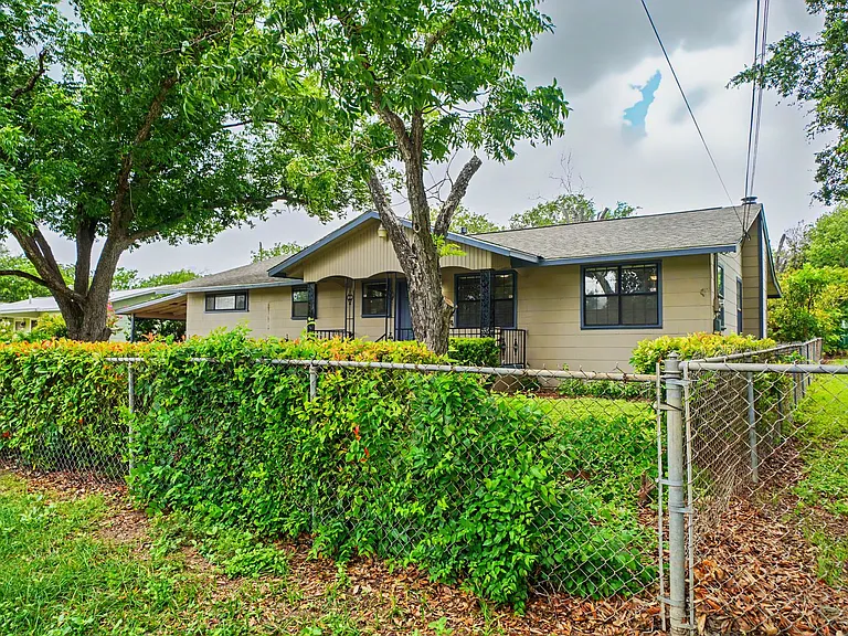 12715 Middle Ln — Photo 6
