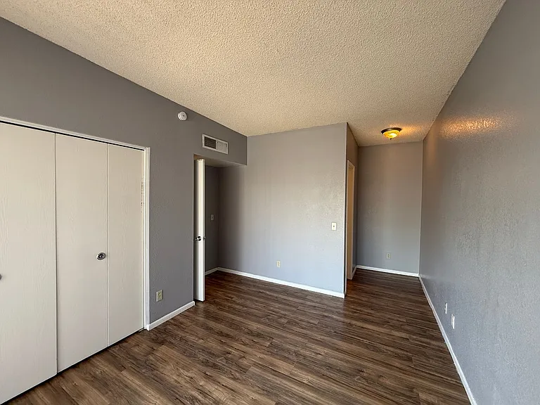 2839 E Le Marche Ave #15 — Photo 10