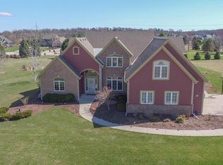 W291N6304 Red Tail Ln, Hartland, WI 53029