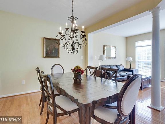 5th image of 8589 Wyngate Manor Ct