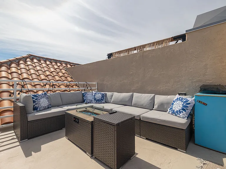 1079 Sapphire St — Photo 31