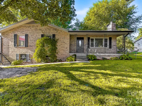 1371 Jackson Loop Rd, Flat Rock, NC 28731