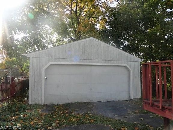 4th image of 621 W Delason Ave
