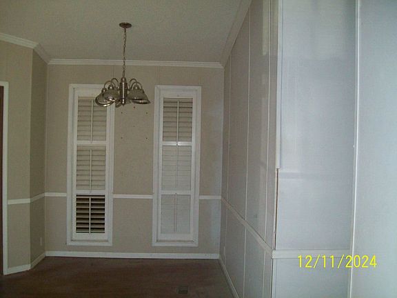3rd image of 610 W Chestnut Ave
