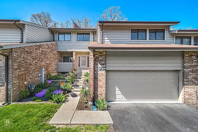 35 Commons Dr photo 1