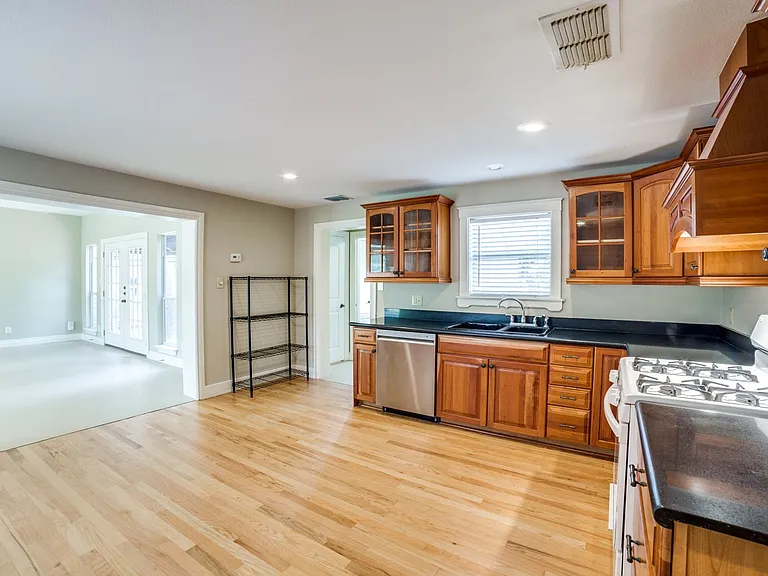 208 S Winston Ln — Photo 11