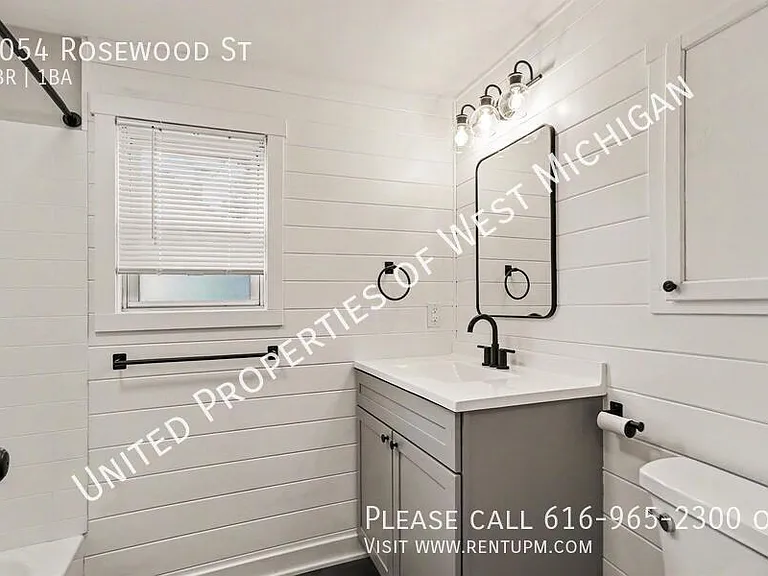 1054 Rosewood St — Photo 8