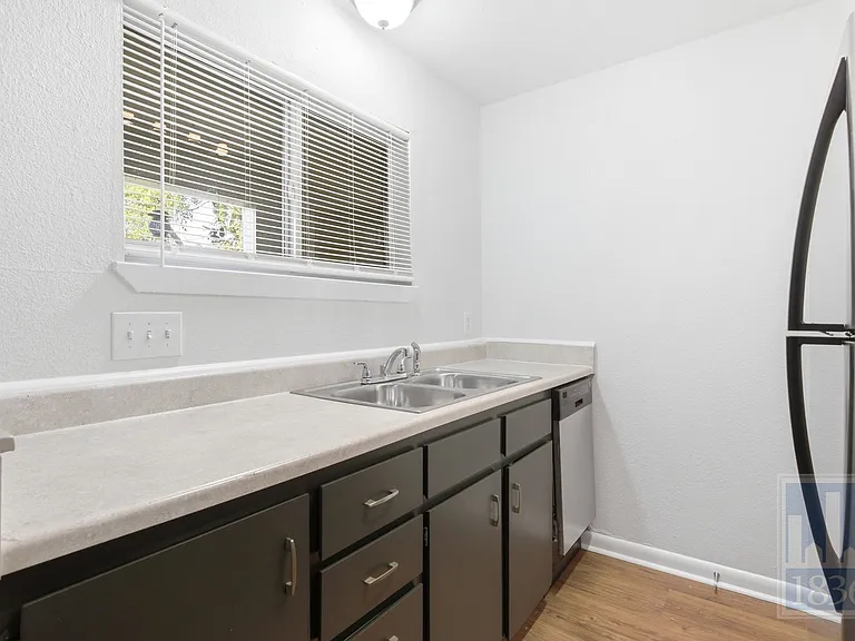 1514 Parker Ln #102 — Photo 8