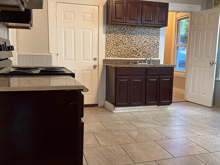 187 Wolcott St #1 — Photo 4