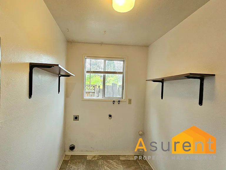 65 Woolen Way — Photo 14