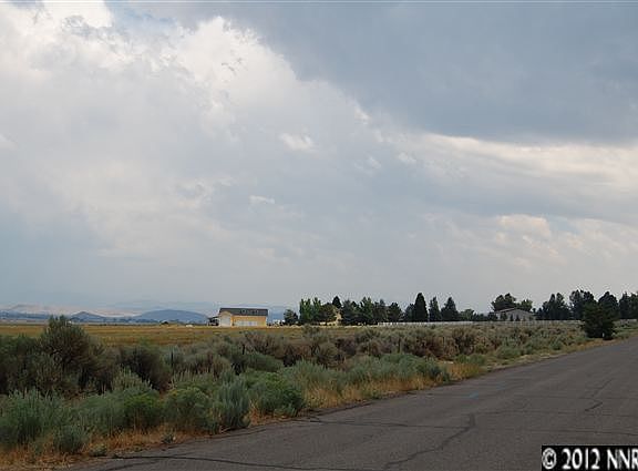 3rd image of 880 Sheridan Ln