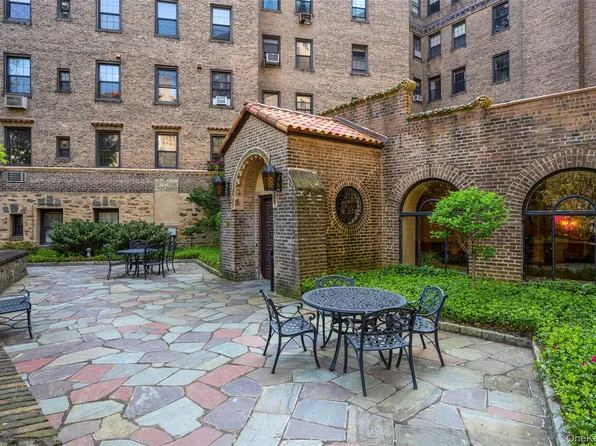 14 N Chatsworth Avenue #5J, Larchmont, NY 10538