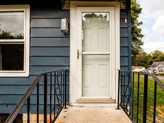 2nd image of 4942 Park Dr