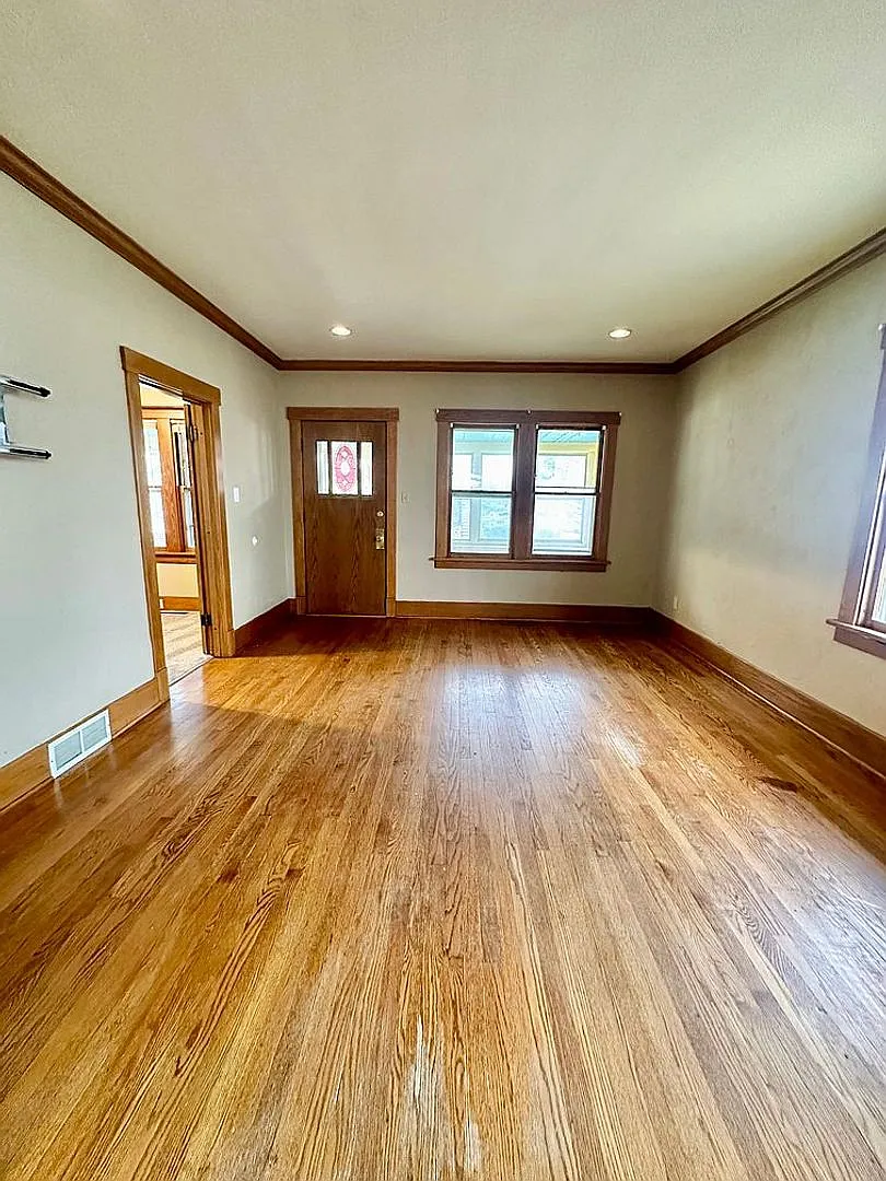 124 N 43rd St 5 Bed/3 Bath in Joslyn Castle | Original Hardwoods, Finished Basement, Detached Garage — Photo 2