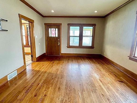 2nd image of 124 N 43rd St