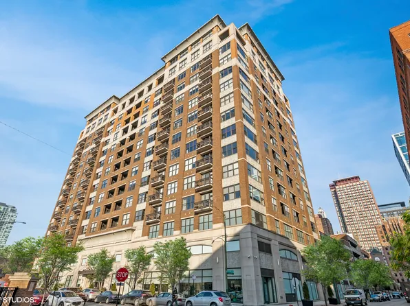 849 N Franklin St Unit 1217, Chicago, IL 60610
