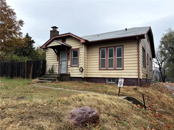 725 E Lake Blvd, Saint Joseph, MO 64503