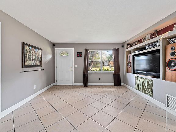 3rd image of 406 Albany Ave