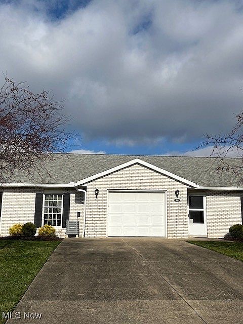 1st image of 858 Avalon Dr