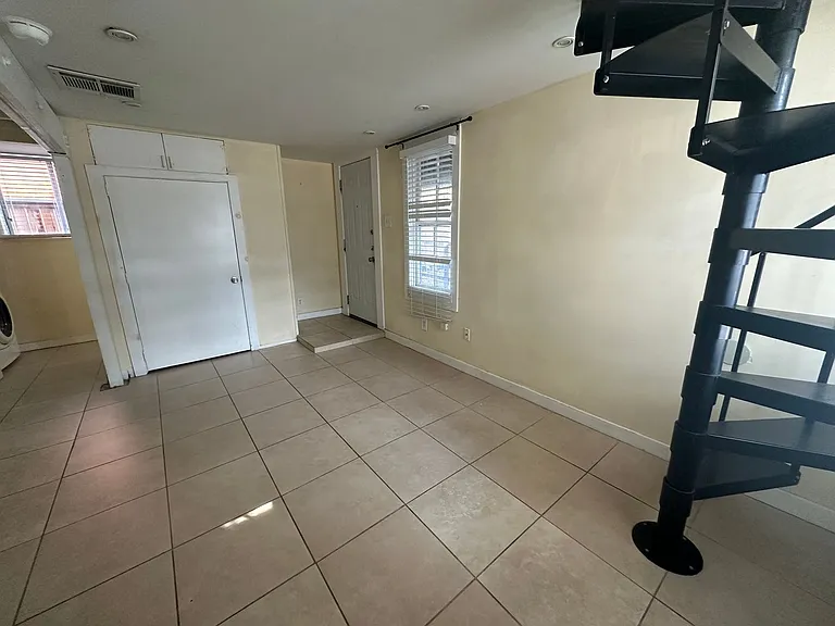1803 Nueces St — Photo 12