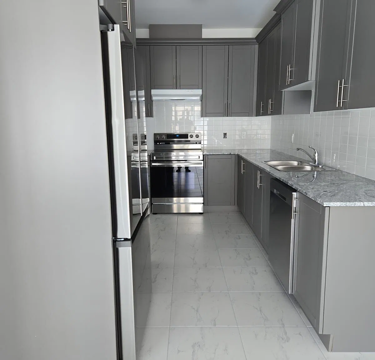 4 bed, $2,500 — Photo 4