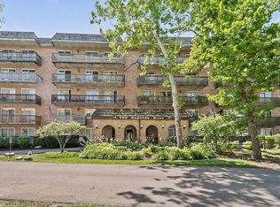 500 Redondo Dr APT 205, Downers Grove, IL 60516