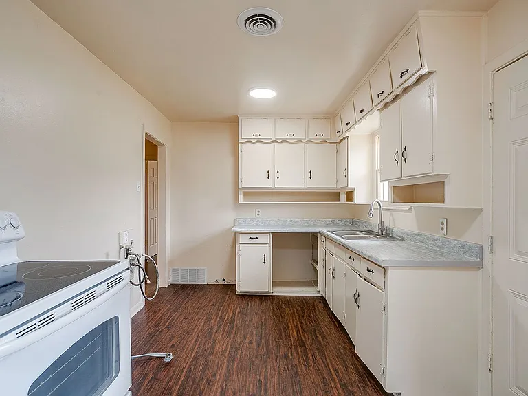 4315 Mackey Dr — Photo 9