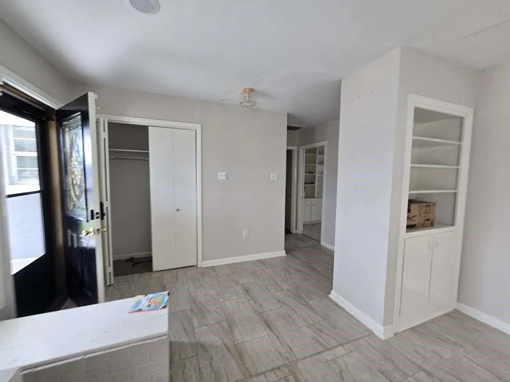 3 bed, 2.5 bath, 2047 sqft, $1,995 — Photo 3