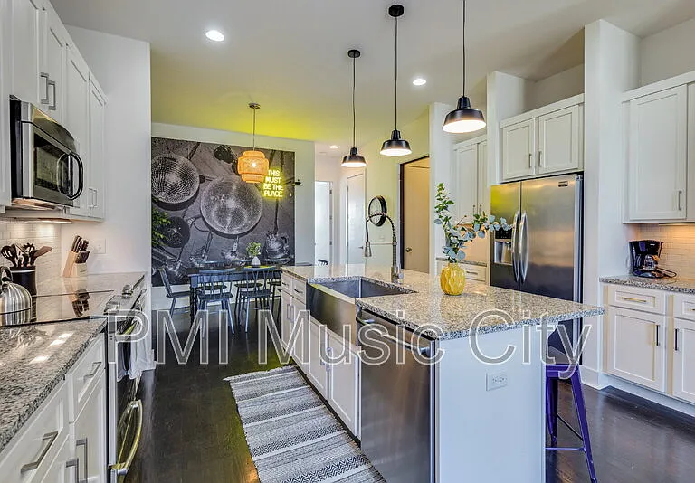 1027 Wedgewood Ave — Photo 9