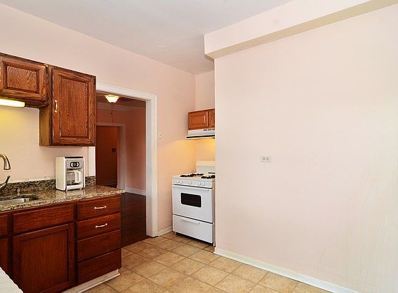 5th image of 1223 W Lunt Ave APT 3B
