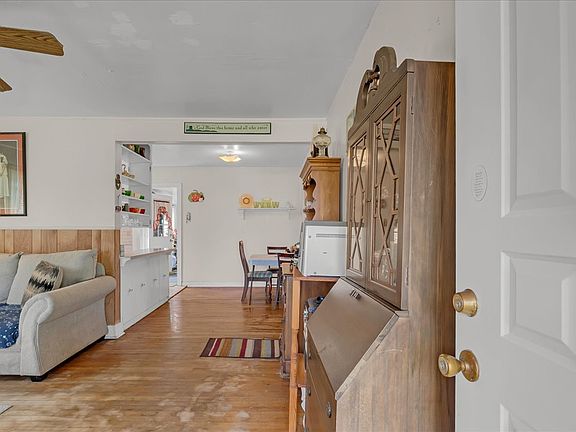5th image of 409 E Freeport St