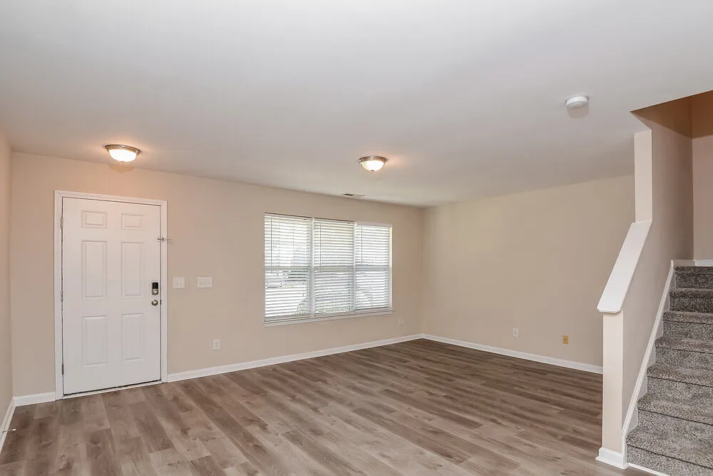 3 bed, 2.5 bath, 1368 sqft, $1,740 — Photo 4