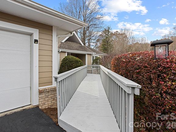 5th image of 122 Broadmoor Dr