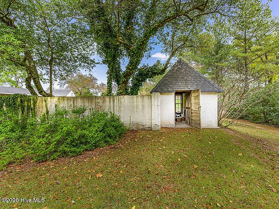 5th image of 1667 Youngs Road