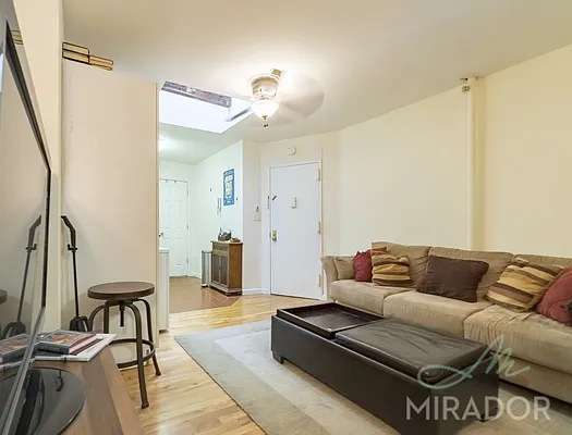 Rented by Mirador Real Estate | media 10