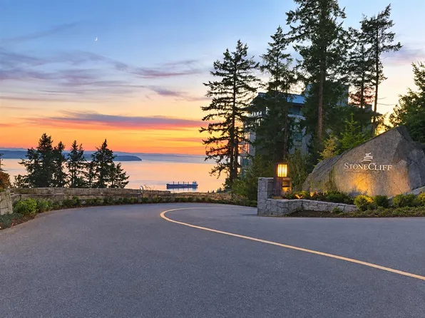 3335 Cypress Pl #801, West Vancouver, BC V7S 3J8