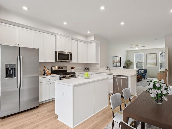 2nd image of 1208 Spur Ln